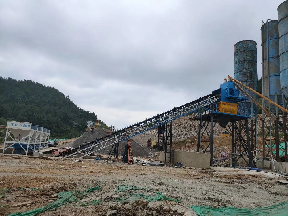 Armenia purchases HZS75 concrete batching plant site in Youcheng Machinery